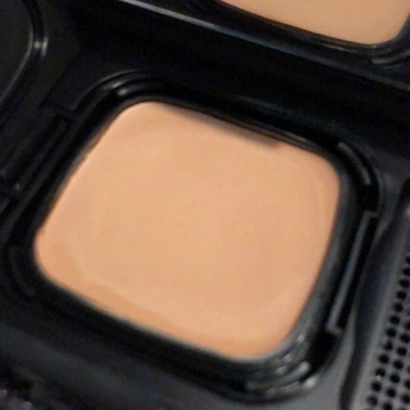 💟PRICE LOWERED💟Nars light 5 Figi Foundation - Picture 5 of 6
